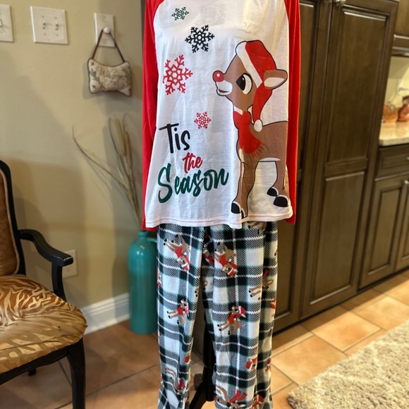 🎄🎄❤️Rudolph!!!  NWT Pajamas top and bottoms are fleece - NEW WITH TAGS!!🎄🎄 - Picture 7 of 9